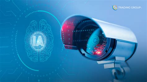 Cinta transportadora con piezas inspeccionadas por una cámara industrial.